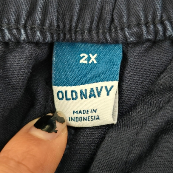 Old Navy High-Waisted Cropped Pants. Navy. Size 2X. New. - Picture 7 of 8